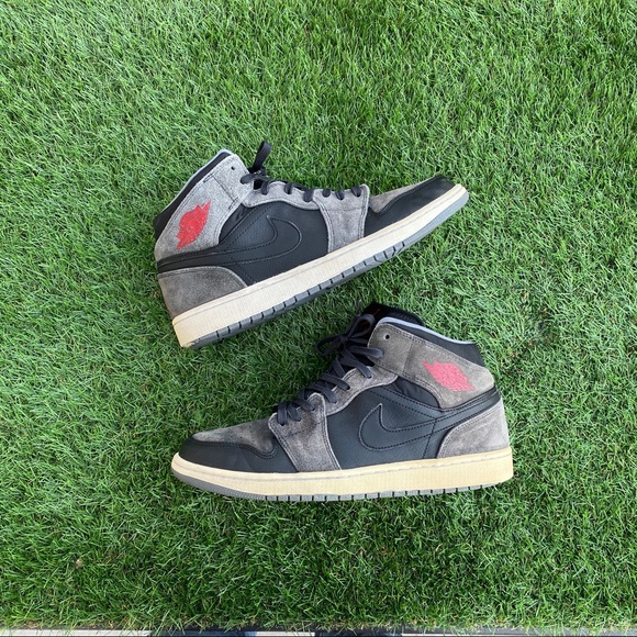 jordan 1 anthracite gym red